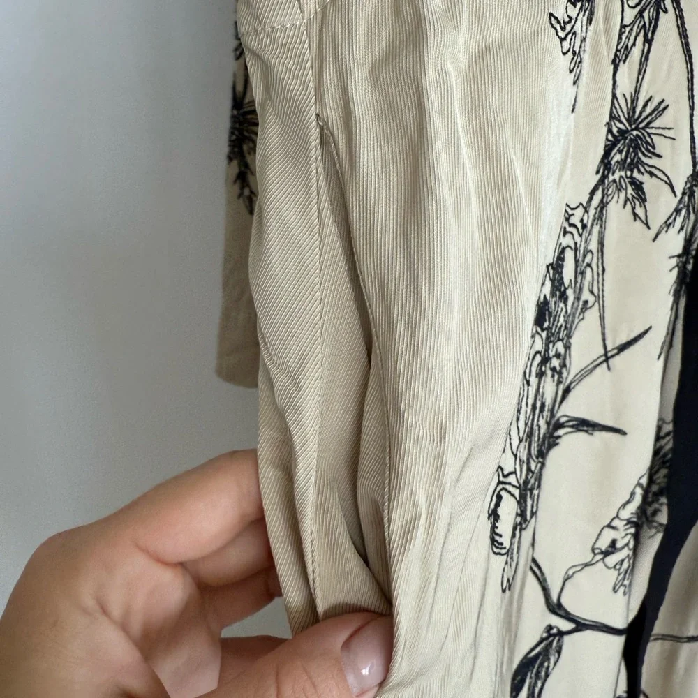 Floral Print Kimono Robe - Black and Tan. Size S-M. Premium collection H&M. - Picture 10 of 12